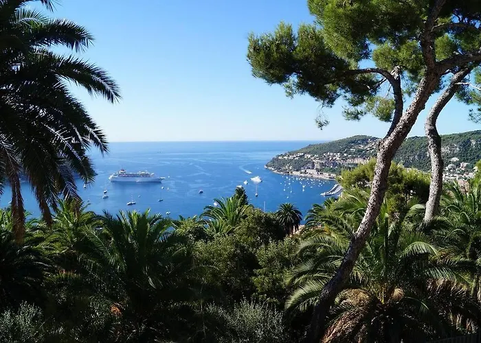Charming Little House With Patio Close To Monaco *