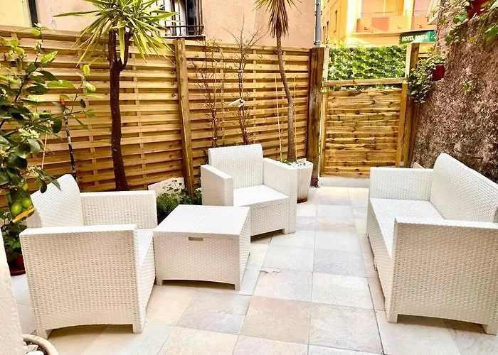 Charming Little House With Patio Close To Monaco Vakantiehuis *